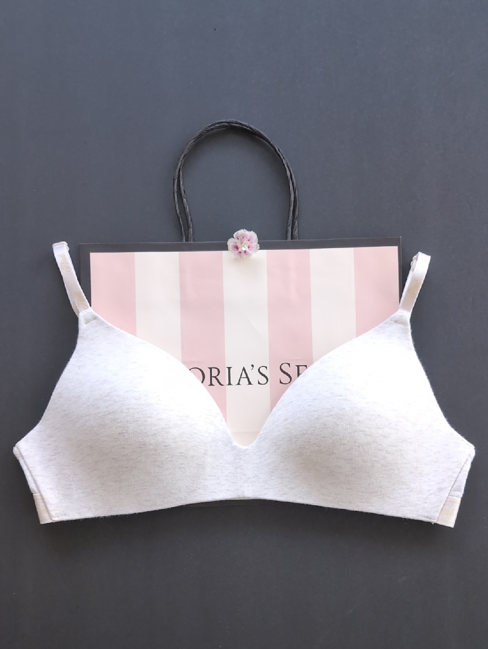 Victoria's Secret Pale T-Shirt Wear Everywhere Wireless Lightly Lined Size 32D